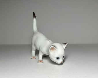 RC Royal Copenhagen Denmark porcelain Figurine Cat  #507  White Kitten Tail Up