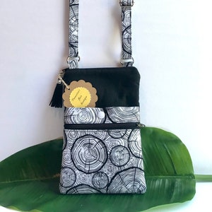Black and white cotton crossbody pouch with adjustable strap, abstract black and white cell phone carrier, fully lined cotton phone bag