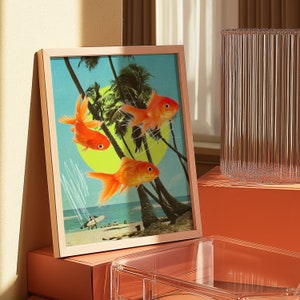 Żegnaj lato wydruk artystyczny | Plażowy tropikalny mieszany plakat Surfer nurkowanie z akwalungiem Japońska ryba Koi Retro kolaż