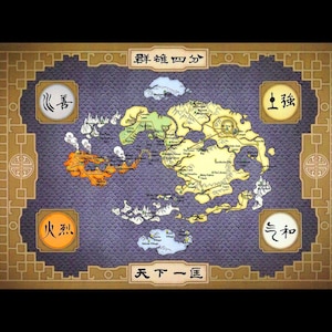 Puede incluir: Una ilustración de mapa rectangular que presenta una masa terrestre central dividida en regiones coloreadas, rodeada por un borde morado con patrones. Cuatro emblemas circulares con caracteres chinos se ubican en las esquinas, con texto.