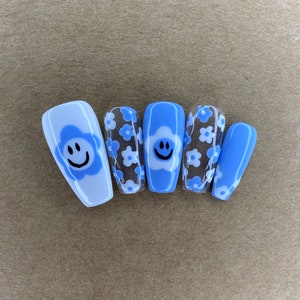 Smiley Blue Flower Press on Nails