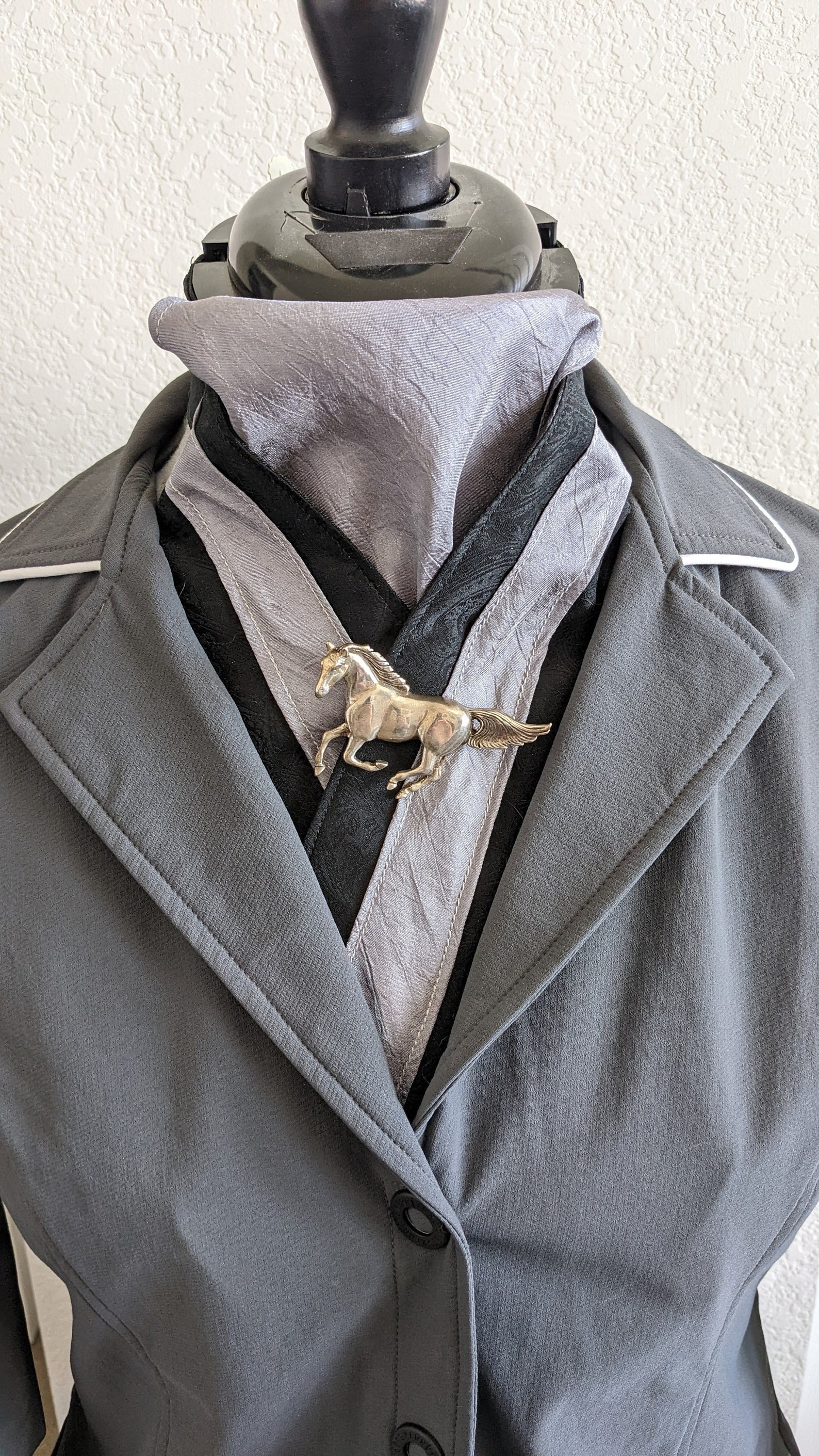 Style Stock Pre-Tied White Cross Hatch Stock Tie