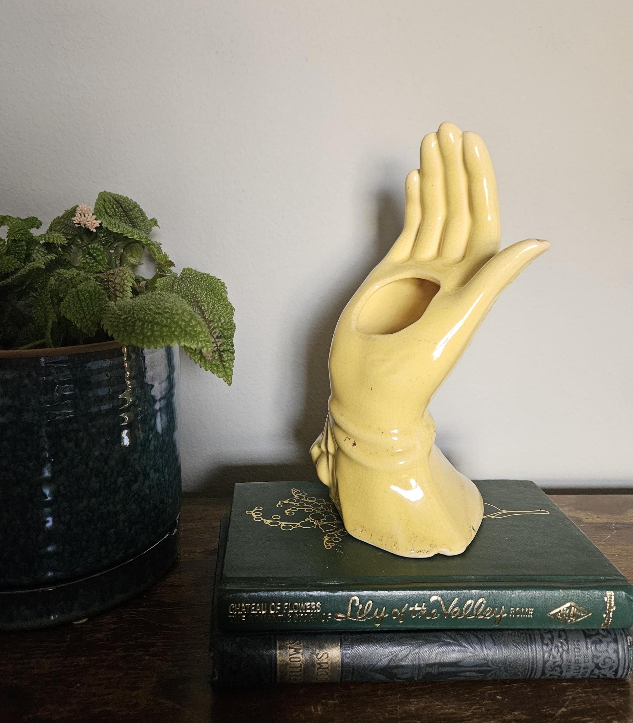 A show of hands William McCoy ガラス オブジェ Mccoy Hand Vase - Etsy