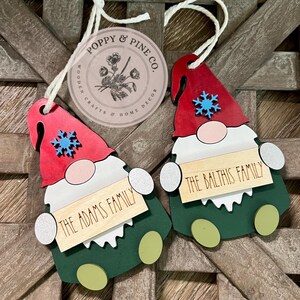 Ornement de famille Père Noël Gnome | SVG| Fichier découpé au laser | Forgelumineuse| Noël