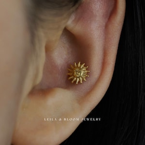 Clou labret soleil céleste à dos plat • Boucles d'oreilles délicates minimalistes 16G • Cartilage de conque • Titane plaqué or 18 carats • Hypoallergénique