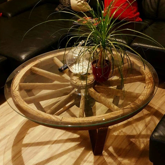 Tavolino con diametro 95 cm realizzato con ruota del carro di 90 anni -   Italia