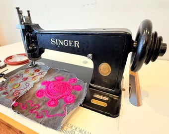 Singer 114w103 vintage embroidery chain & moss stitch machine sewing machine refurbished black Complete set