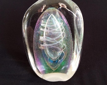 Robert Eickholt 1981 Iridescent Art Glass Paperweight Sculpture Signed 6" Tall