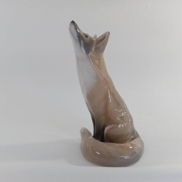 Royal Copenhagen Seated Fox Figurine Denmark Porcelain Sculpture 946 / 1475