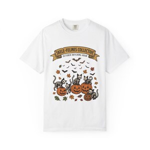 Camiseta Skele-Felines Collective de la Hora de las Brujas de Octubre | Camiseta de Halloween con gato y calabaza