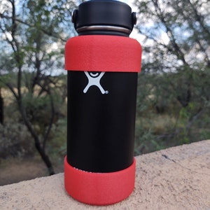 Black GiveGrip Silicone Water Bottle Sleeve Compatible with 17oz Swell Bottle & 18-24oz Hydro Flask