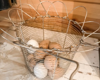 Vintage egg basket, antique egg basket, wire metal egg basket, chippy, rusted