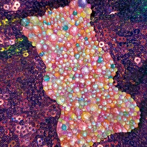 Rainbow Gummy Bear Brooch: Hand-Painted Wooden Pin with Resin Beads