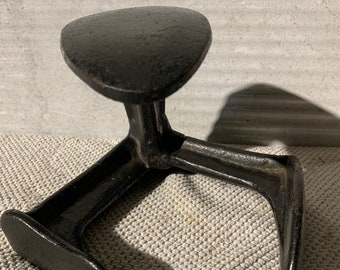 ntique Seltene dreifüßige Gusseisen Cobblers Amboss Schuhe Hersteller Dekorationsartikel