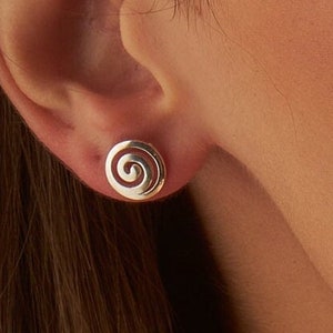 Pendientes diminutos delgados en espiral multicapa geométricos de plata de ley, pendientes circulares, pendientes de diseño contemporáneo moderno imagen 1