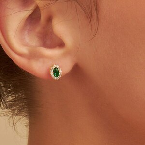 Emerald Flower Stud Earrings Oval in 14k gold plated S925, Simulated Emerald Flower Earrings, Green CZ Flower Earrings zdjęcie 1