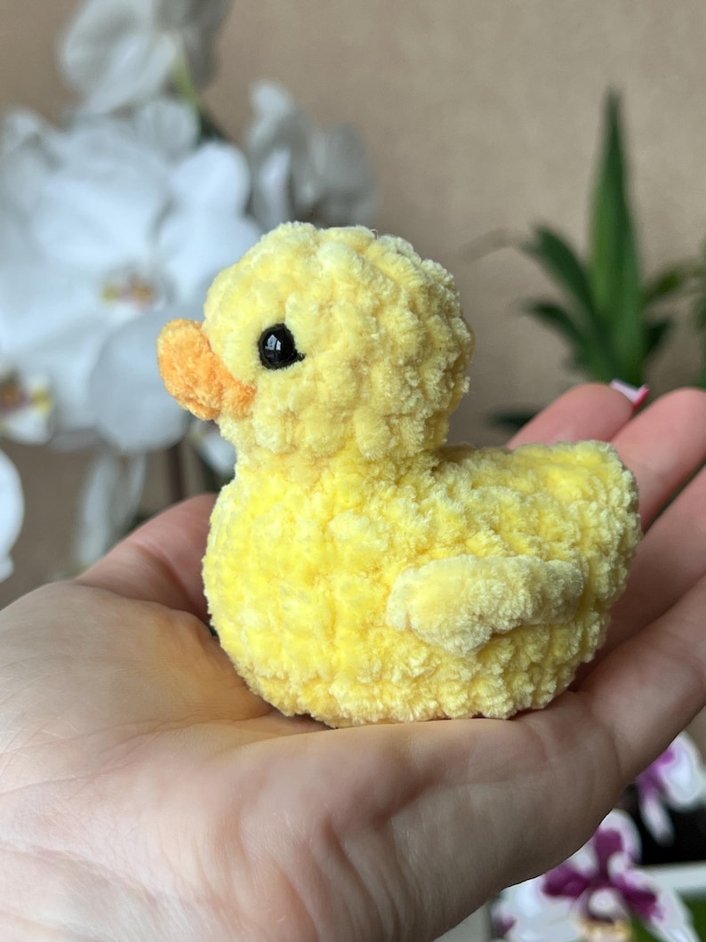 Patrón de ganchillo 5 en 1: pato (5 tamaños - 5 patrones) / Tutorial de amigurumi de patito en PDF (inglés, francés y otros idiomas) / Peluches de Pascua sin costuras imagen 15