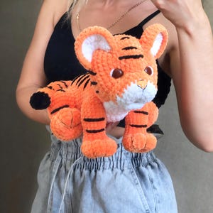 Liggande TIGER 30 cm / Virkat liggande tigermönster PDF (engelska termer) / Amigurumi tiger / Babypresent / Tiger virkmönster / Amigurumimönster