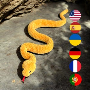 Realistische slang van 80 cm / Haakpatroon voor een slang (PDF) in het Engels, Oekraïens, Spaans, Duits, Russisch, Frans en Portugees.