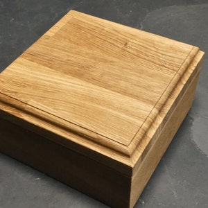 Individuelle und personalisierte Andenkenbox minimalistische Urne aus Holz Gedenkbox Chihuahua Andenken persönliche Gravur Bild 4