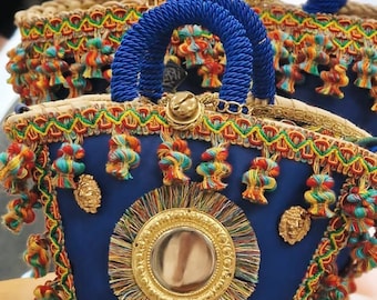 CUNZIRIA COFFA with colored tassel trimmings and eco-leather.