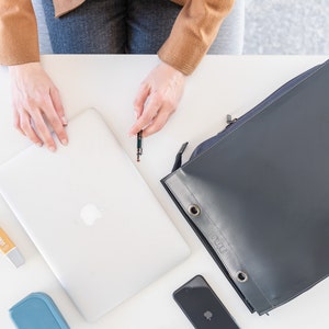 Sac convertible minimaliste en cuir gris pour ordinateur portable - Porte-documents pour les entreprises