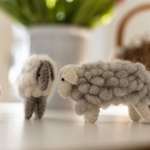 Felt sheep, felt decoration, lamb, Easter decoration, table decoration, handmade, Easter