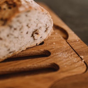 Bread cutting board, oak image 6