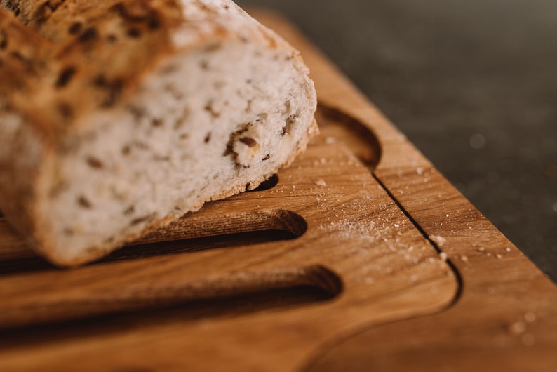 Bread cutting board, oak image 6