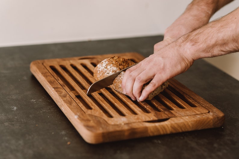 Bread cutting board, oak image 4