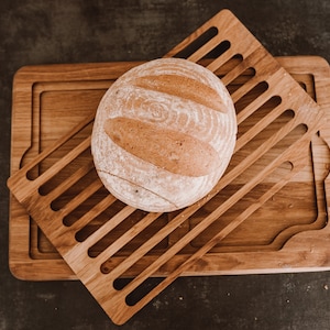 Bread cutting board, oak image 1