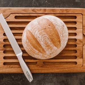 Bread cutting board, oak image 2