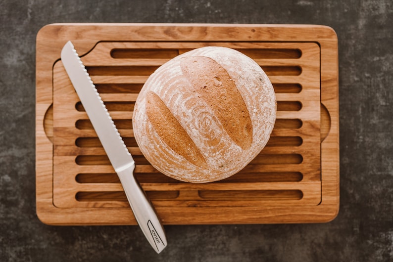 Bread cutting board, oak image 2