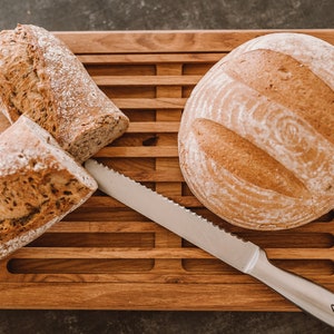 Bread cutting board, oak image 3