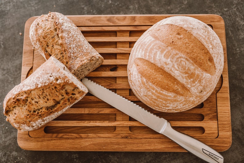 Bread cutting board, oak image 3