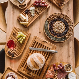 Bread cutting board, oak image 5