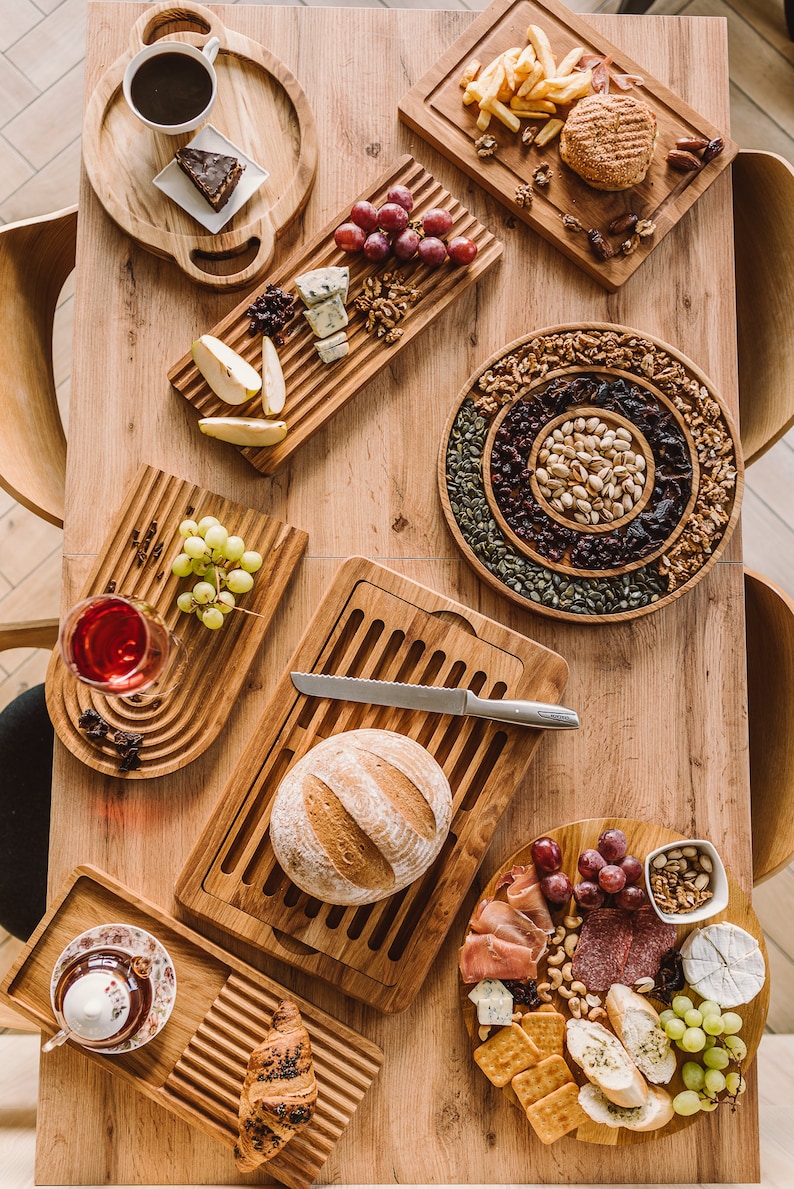 Bread cutting board, oak image 5