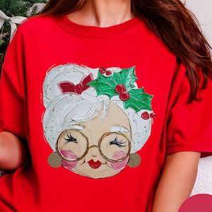 Retro Mrs Santa Shirt Comfort Colors® Christmas Graphic Tee Festive Holiday Gift for Her Faux Hand Painted Vintage Party Shirt Cute Xmas Tee