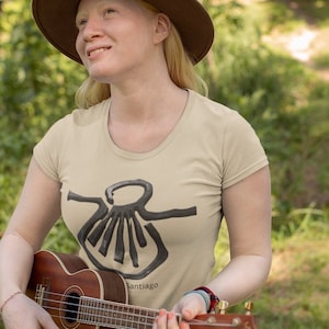 Beautiful minimalist design of the camino de Santiago Shell. Saint James way. Classic T-shirt SH001