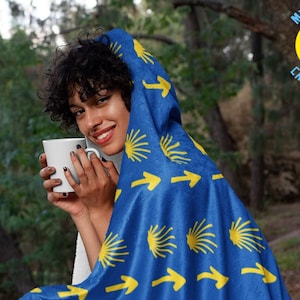 Camino de santiago Super soft, cuddly Arrow and Shells hooded blanket. Camino de Santiago de Compostela  Hooded Blanket fleece AS01