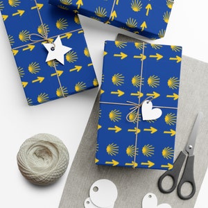 Celebrate Camino: Unique Wraps Camino de Santiago arrows and shells on a beautiful deep blue paper. Camino wrap paper roll W01