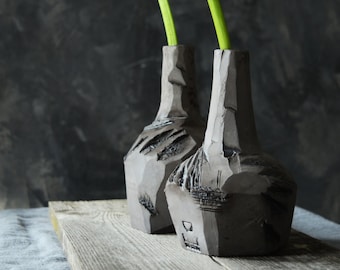 Japanese Vase Black Clay Kurinuki for Fresh Flowers, Wabi Sabi Primitive Pottery Minimalist Vase, Raw unglazed Handbuilt Ceramics