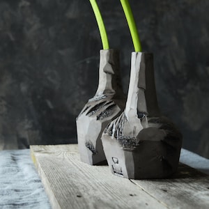 Japanese Vase Black Clay Kurinuki for Fresh Flowers, Wabi Sabi Primitive Pottery Minimalist Vase, Raw unglazed Handbuilt Ceramics