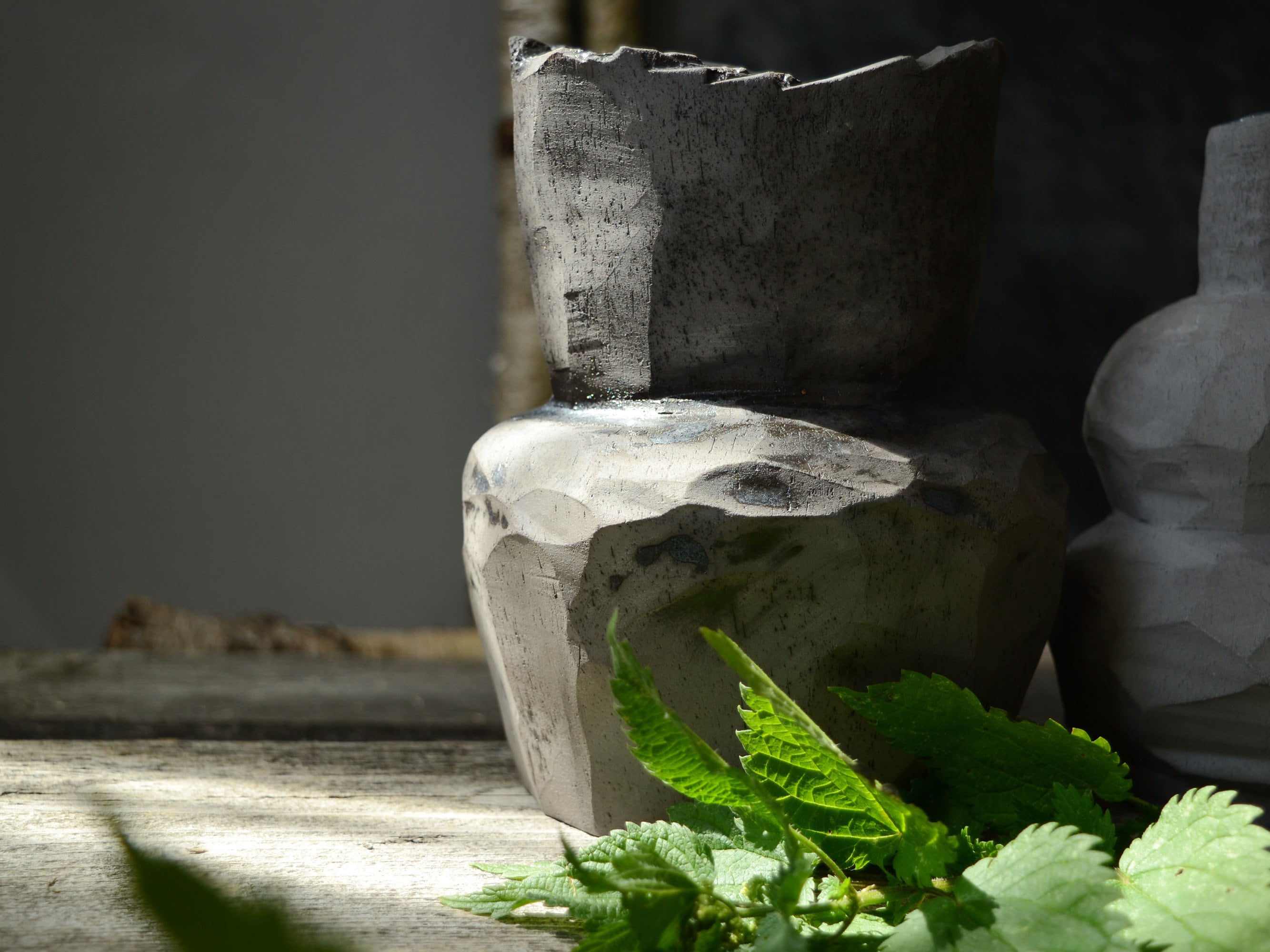 Gallery Detail: Black Ceramic Minimalist Vase Japanese Vase Table Decor Rough Cut