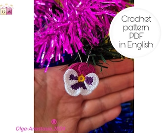 Modèle au crochet d'ornement floral de pensées sur un sapin de Noël - Motif d'ornement violet au crochet - Décoration de sapin de pensées vintage au crochet