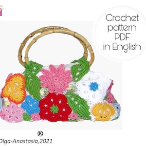 Puede incluir: Un bolso de crochet con asa de bambú. El bolso está decorado con flores y hojas de colores. Patrón de crochet PDF en inglés.