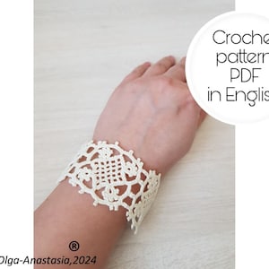 Peut inclure: Un bracelet en crochet blanc avec un motif floral délicat. Patron de crochet PDF en anglais.