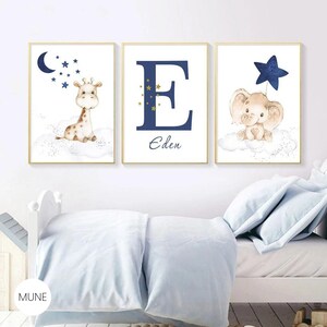 Dreamy Safari Woodland Conjunto emoldurado de 3 estampas de berçário com nome inicial personalizado, letras bege e azul, animais de safari, impressões de decoração de berçário, 50x70 cm