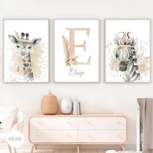 Safari Woodland elefante león bebé niña enmarcado conjunto de 3 impresiones de guardería letra inicial personalizada Beige Safari animales vivero impresiones mínimas