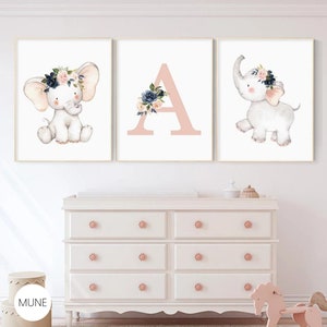 Safari Woodland Carta Inicial Elefante Bebê Meninas Conjunto de 3 Estampas de Berçário Neutro Bege Flores Floral Estampas de Berçário Mínimo
